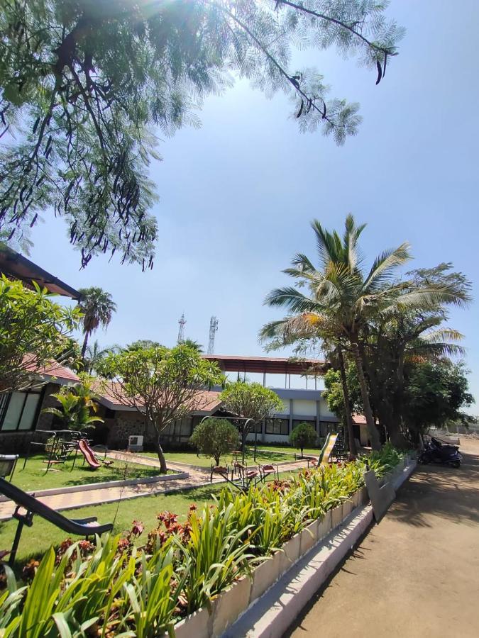 Caves County Resort Malegaon Exterior foto