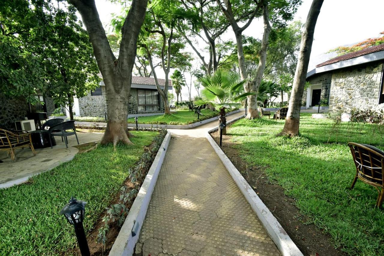 Caves County Resort Malegaon Exterior foto